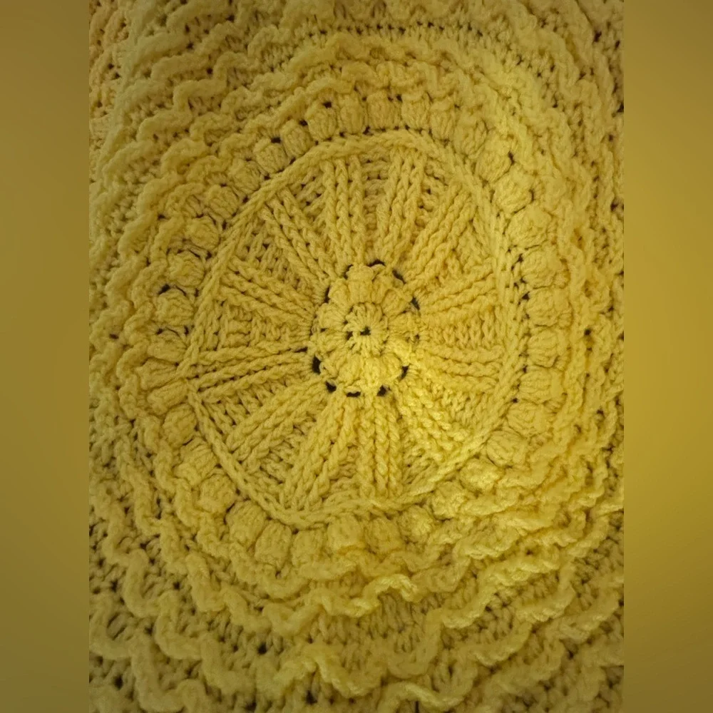 Sunny Yellow Crochet Ruffle Blanket / Rug – 53.25” Vintage Handmade 1990s - Picture 7 of 8